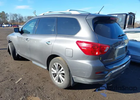 2018 Nissan Pathfinder S z USA, uszkodzony, nr VIN 5N1DR2MM3JC677457
